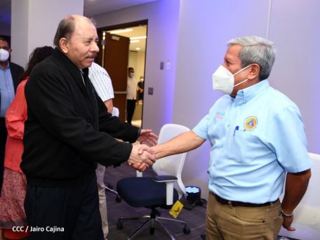 Presidente Daniel y Vicepresidenta Rosario en visita a la sede del BCIE en Managua