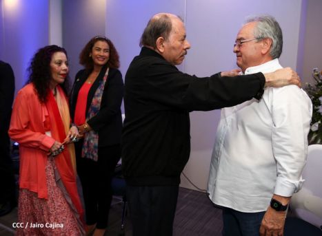Presidente Daniel y Vicepresidenta Rosario en visita a la sede del BCIE en Managua