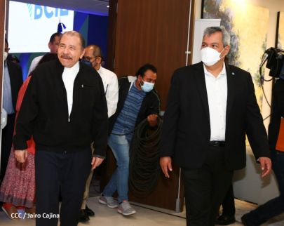 Presidente Daniel y Vicepresidenta Rosario en visita a la sede del BCIE en Managua