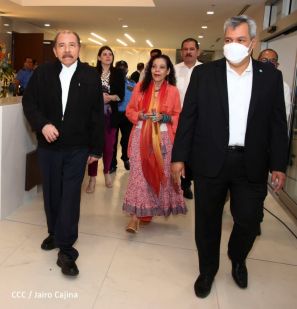 Presidente Daniel y Vicepresidenta Rosario en visita a la sede del BCIE en Managua