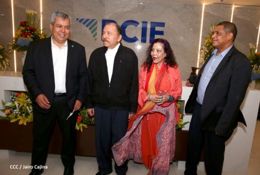Presidente Daniel y Vicepresidenta Rosario en visita a la sede del BCIE en Managua