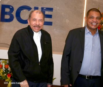 Presidente Daniel y Vicepresidenta Rosario en visita a la sede del BCIE en Managua