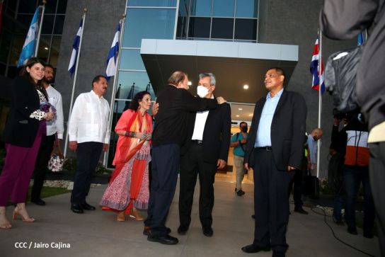 Presidente Daniel y Vicepresidenta Rosario en visita a la sede del BCIE en Managua