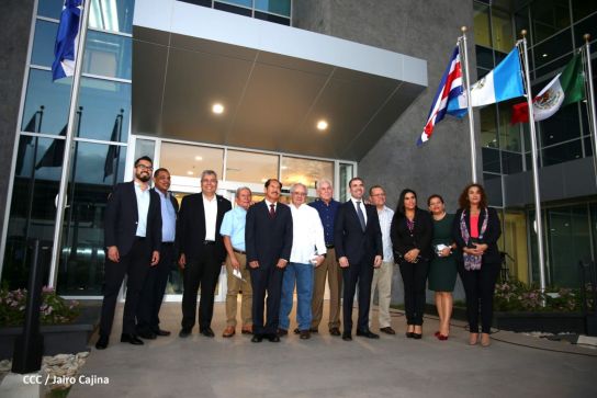 Presidente Daniel y Vicepresidenta Rosario en visita a la sede del BCIE en Managua