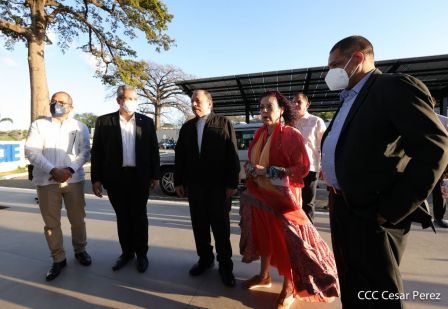 Presidente Daniel y Vicepresidenta Rosario en visita a la sede del BCIE en Managua