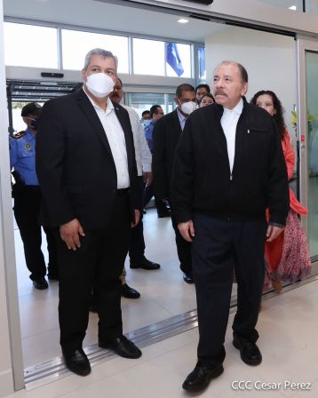 Presidente Daniel y Vicepresidenta Rosario en visita a la sede del BCIE en Managua