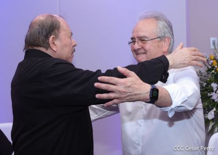 Presidente Daniel y Vicepresidenta Rosario en visita a la sede del BCIE en Managua