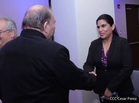 Presidente Daniel y Vicepresidenta Rosario en visita a la sede del BCIE en Managua 