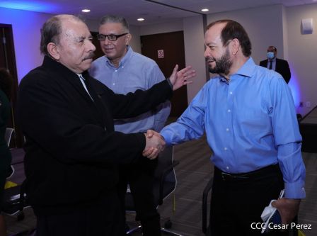 Presidente Daniel y Vicepresidenta Rosario en visita a la sede del BCIE en Managua