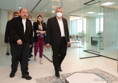Presidente Daniel y Vicepresidenta Rosario en visita a la sede del BCIE en Managua
