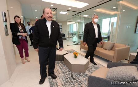 Presidente Daniel y Vicepresidenta Rosario en visita a la sede del BCIE en Managua
