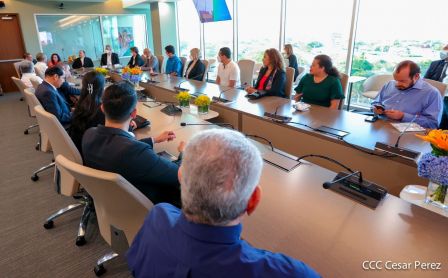 Presidente Daniel y Vicepresidenta Rosario en visita a la sede del BCIE en Managua