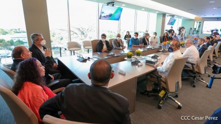 Presidente Daniel y Vicepresidenta Rosario en visita a la sede del BCIE en Managua