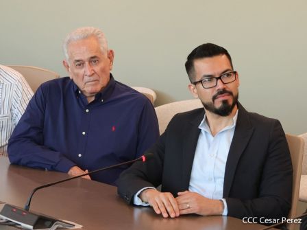 Presidente Daniel y Vicepresidenta Rosario en visita a la sede del BCIE en Managua