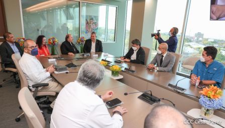 Presidente Daniel y Vicepresidenta Rosario en visita a la sede del BCIE en Managua