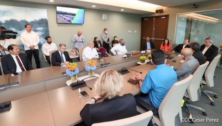 Presidente Daniel y Vicepresidenta Rosario en visita a la sede del BCIE en Managua