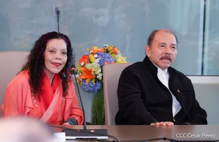 Presidente Daniel y Vicepresidenta Rosario en visita a la sede del BCIE en Managua