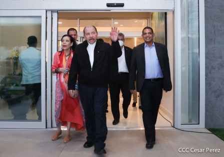 Presidente Daniel y Vicepresidenta Rosario en visita a la sede del BCIE en Managua