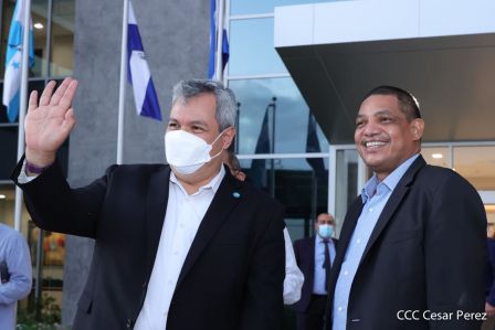 Presidente Daniel y Vicepresidenta Rosario en visita a la sede del BCIE en Managua