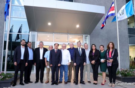 Presidente Daniel y Vicepresidenta Rosario en visita a la sede del BCIE en Managua