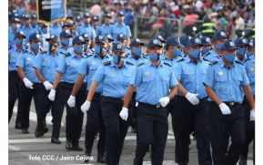 Desfile Policial "En Fuerzas de Victorias" desde la Avenida de Bolívar a Chávez