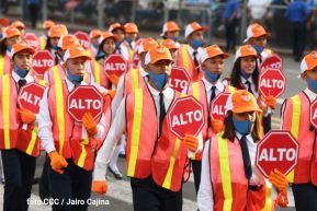 Desfile Policial En Fuerzas de Victorias desde la Avenida de Bolívar a Chávez