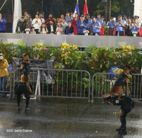 Desfile Policial En Fuerzas de Victorias desde la Avenida de Bolívar a Chávez