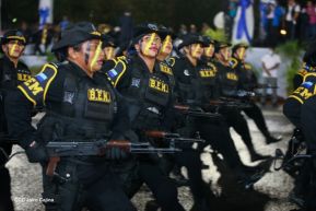 Desfile Policial En Fuerzas de Victorias desde la Avenida de Bolívar a Chávez