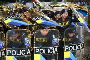 Desfile Policial En Fuerzas de Victorias desde la Avenida de Bolívar a Chávez