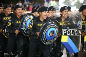 Desfile Policial En Fuerzas de Victorias desde la Avenida de Bolívar a Chávez