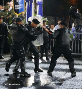 Desfile Policial En Fuerzas de Victorias desde la Avenida de Bolívar a Chávez
