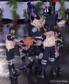 Desfile Policial En Fuerzas de Victorias desde la Avenida de Bolívar a Chávez