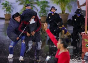Desfile Policial En Fuerzas de Victorias desde la Avenida de Bolívar a Chávez