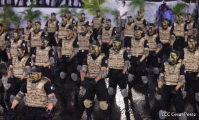 Desfile Policial En Fuerzas de Victorias desde la Avenida de Bolívar a Chávez