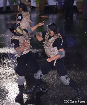 Desfile Policial En Fuerzas de Victorias desde la Avenida de Bolívar a Chávez