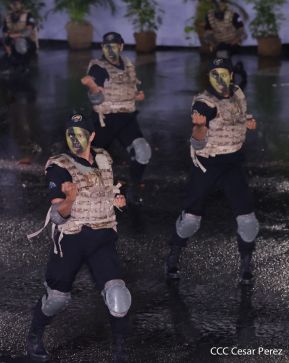 Desfile Policial En Fuerzas de Victorias desde la Avenida de Bolívar a Chávez