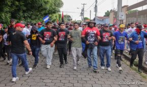 Octubre Victorioso inició con alegre caminata