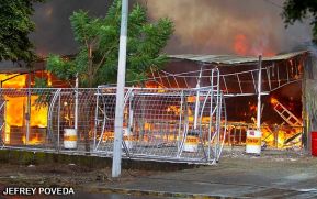 Incendio en tramos de pólvora en Tiscapa