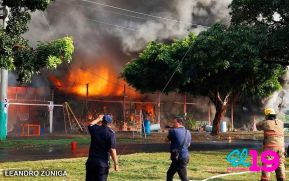 Incendio en tramos de pólvora en Tiscapa