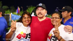Presidente Daniel Ortega y Compañera Rosario Murillo entregan buses rusos a transportistas