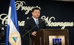 Wang Jing sostiene intercambio con comunidad universitaria