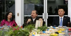 Daniel y Rosario se reúnen con presidente de HKND, señor Wang Jing