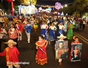 Jóvenes nicaragüenses rinden homenaje a Simón Bolívar con caminata y concierto en Managua