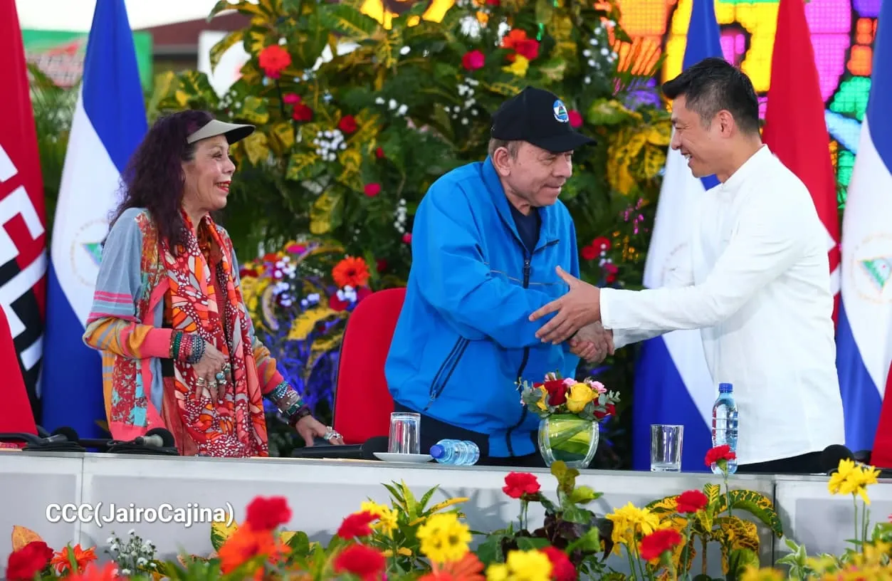 Cooperativas de Nicaragua reciben nuevas unidades de autobuses y microbuses de China
