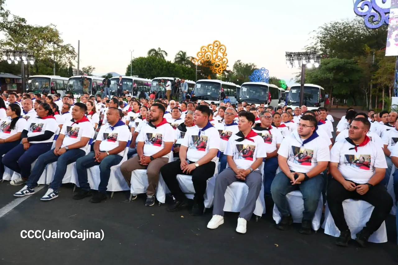 Cooperativas de Nicaragua reciben nuevas unidades de autobuses y microbuses de China