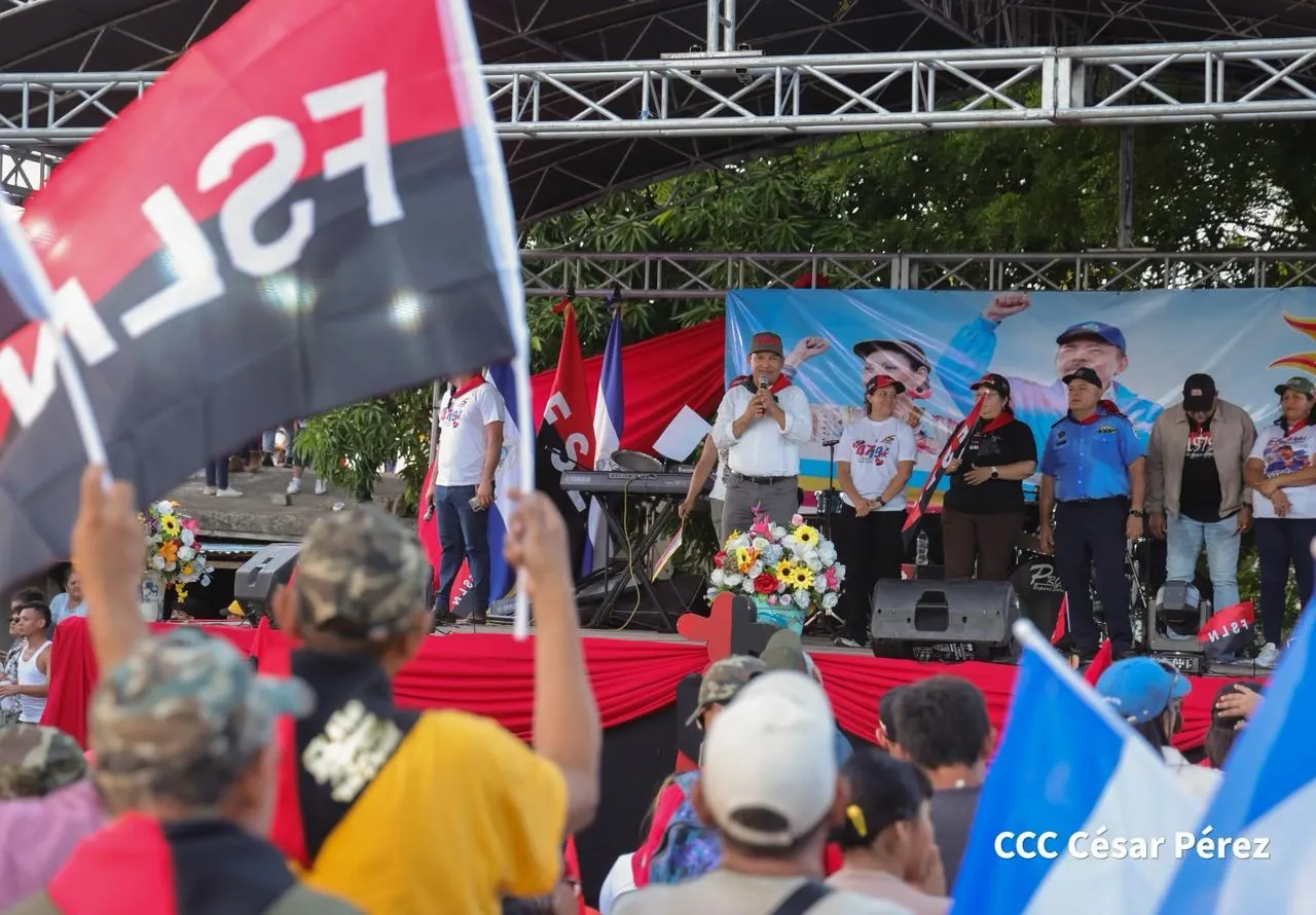 Multitudinaria caminata recuerda la histórica toma del Fortín de Acosasco en León