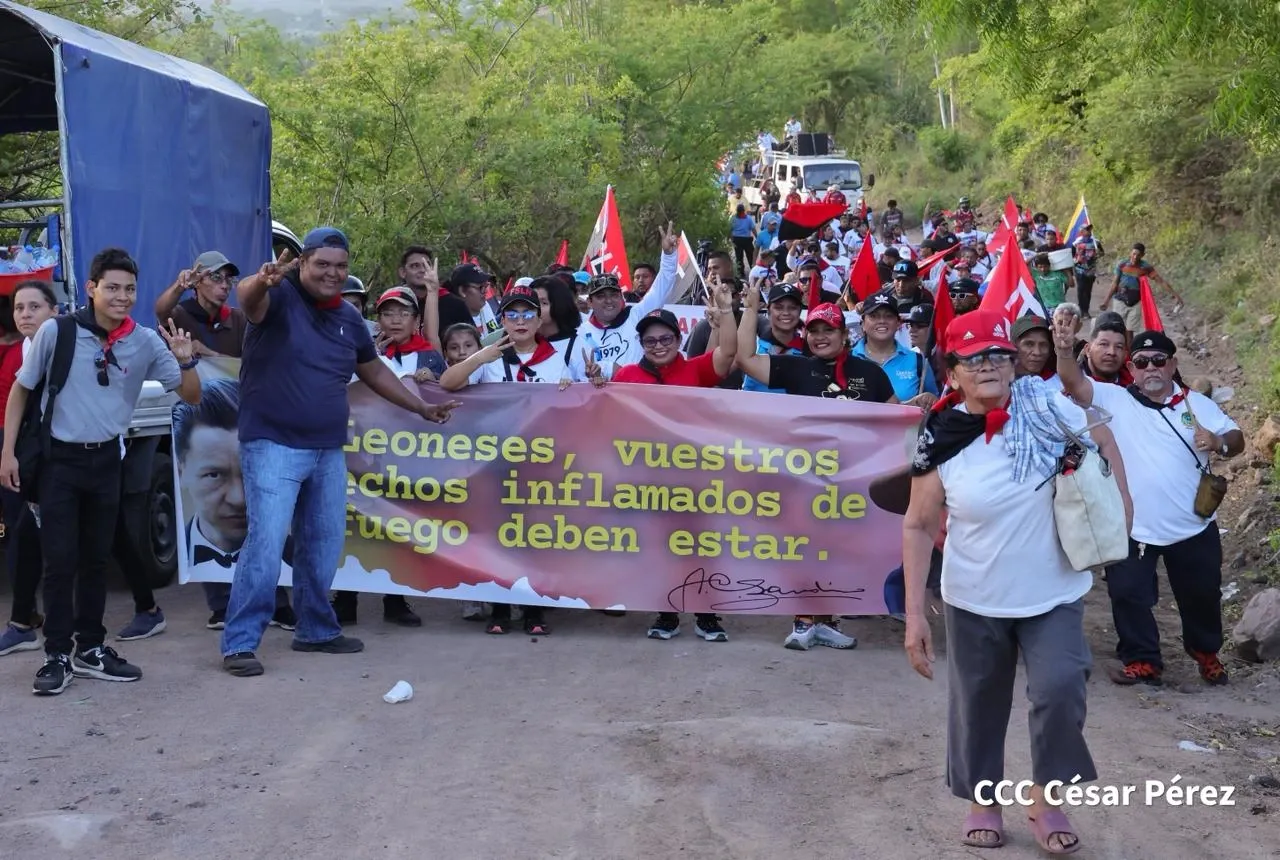 Multitudinaria caminata recuerda la histórica toma del Fortín de Acosasco en León