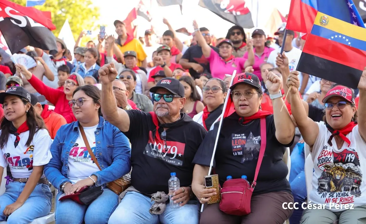 Multitudinaria caminata recuerda la histórica toma del Fortín de Acosasco en León