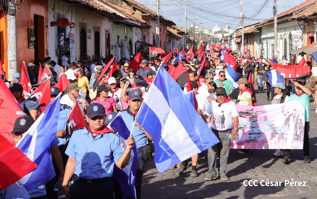 Multitudinaria caminata recuerda la histórica toma del Fortín de Acosasco en León