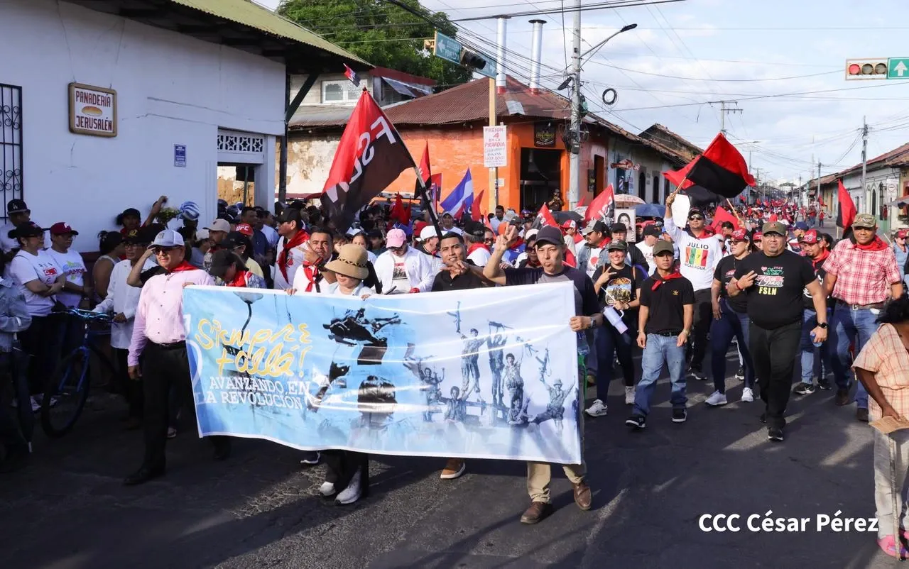 Multitudinaria caminata recuerda la histórica toma del Fortín de Acosasco en León